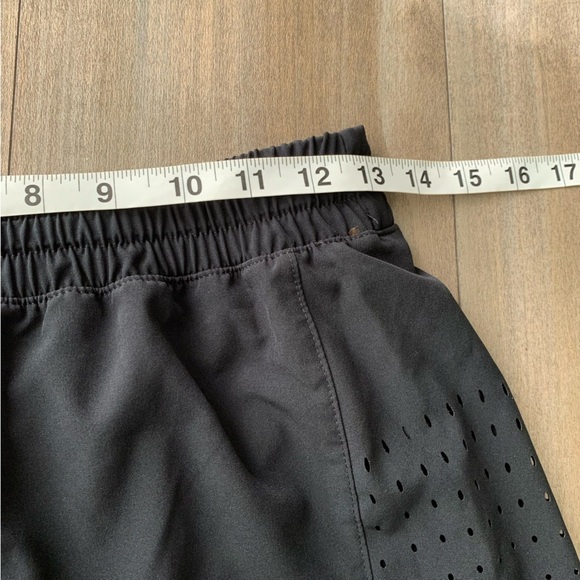 SPYDER Active laser cut double layer running short black size small - Picture 3 of 6